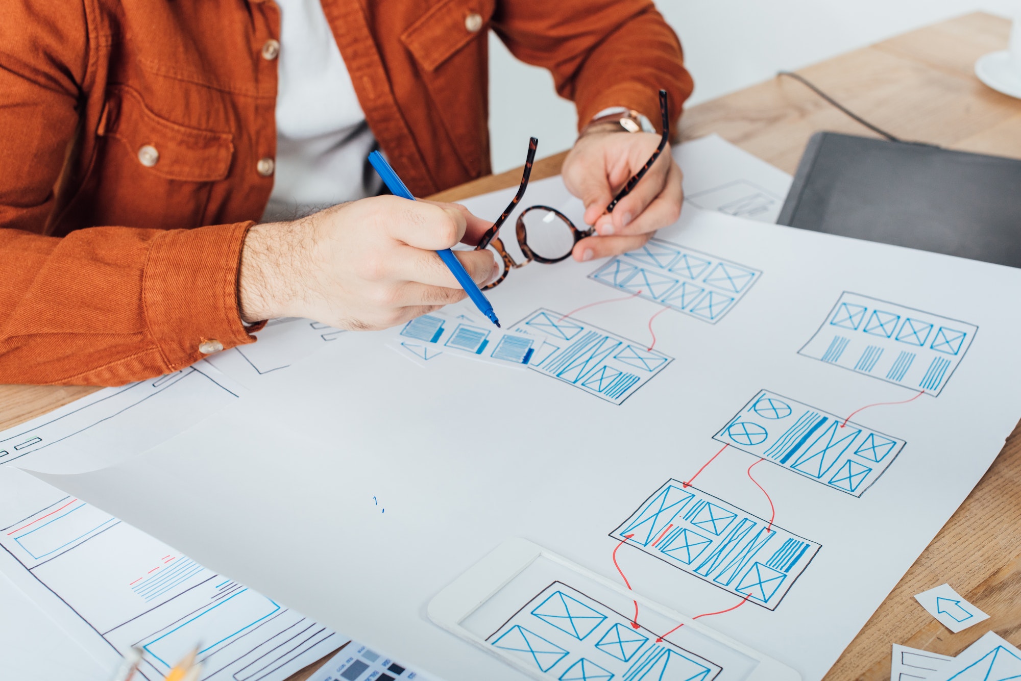 cropped-view-of-designer-holding-eyeglasses-and-marker-near-templates-of-user-experience-design-on.jpg cropped-view-of-designer-holding-eyeglasses-and-marker-near-templates-of-user-experience-design-on.jpg
